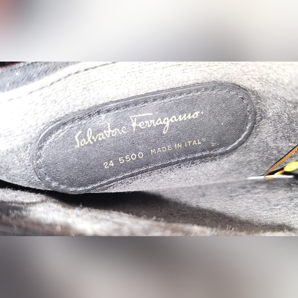 Vintage Salvatore Ferragamo Black Leather Clutch with Gold Lock And 2 Keys - Picture 9 of 10